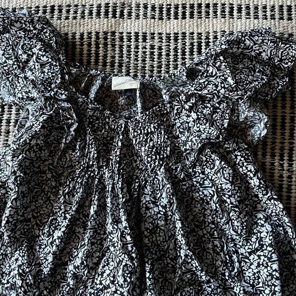 Universal thread size medium black and white blouse - Picture 4 of 4